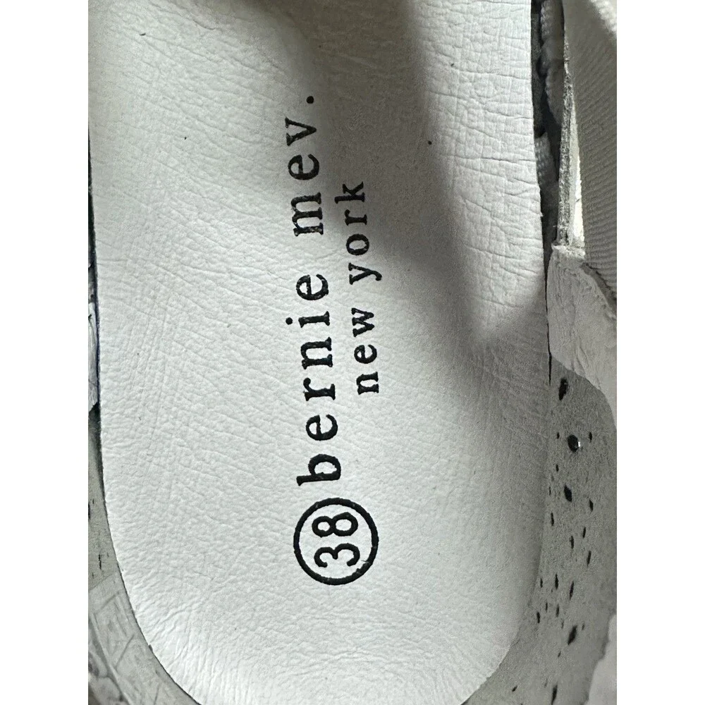 NEW Bernie Mev Tulum Womens 38 / 7 US Gray Leather Floral Cutout Closed Sandals